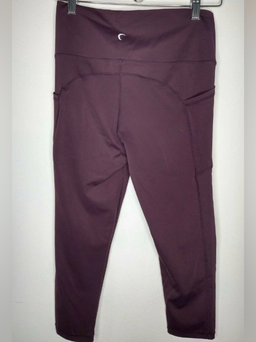 Zyia Active Plum Capri LNT with pockets - Picture 3 of 3